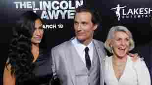 Camila Alves, Matthew McConaughey und Kay McConaughey 2011