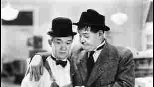 Stan Laurel und Oliver Hardy bekannt als „Dick und Doof“