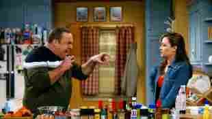 Kevin James und Leah Remini in „King of Queens“