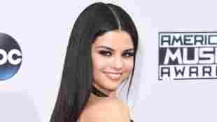 Selena Gomez American Music Awards 2015 Rückenausschnitt Tattoo