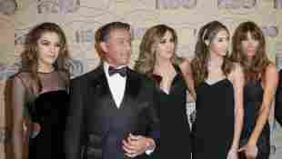 (von links) Sistine Stallone, Sylvester Stallone, Sophia Stallone, Scarlet Stallone und Jennifer Flavin bei den Golden Globes 2017