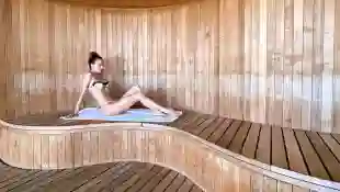 alessandra ambrosio heiß sexy sauna