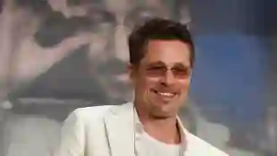 Brad Pitt im lässigen weißen Anzug