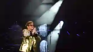 elton john bühne auftritt