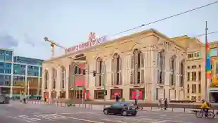 friedrichstadt palast berlin drehort der palast serie tv