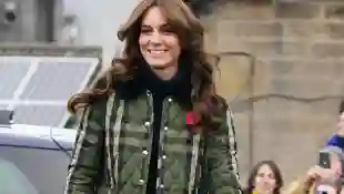 Herzogin Kate trägt eine Schlaghose bei ihrem Schottland-Besuch