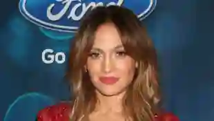 Jennifer Lopez begeistert im roten Jumpsuit