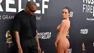 kanye west bianca censori grammys 2025 auftritt roter teppich eklat