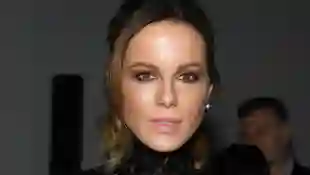 Kate Beckinsale während der Pariser Fashion Week 2019