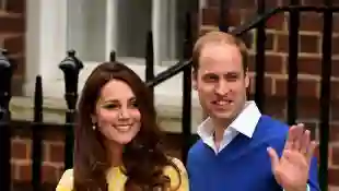 Kate Middleton und Prinz William vor dem St. Mary's Hospital. Noch am gleichen Tag zeigt das royale Paare ihre erste Tochter Charlotte