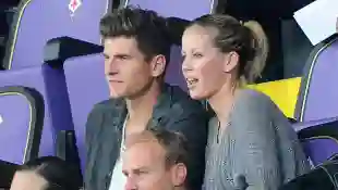 Mario Gomez und Carina Wanzung sind verlobt