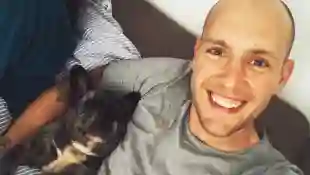 Oliver Petszokat , besser bekannt als Oli P., mit Hund Pontus via Instagram