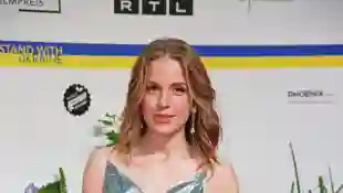 Paula Kalenberg heute roter teppich look
