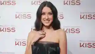 rebecca mir heiß sexy transparent kleid haut unterwäsche instagram