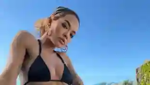 Rita Ora im Bikini