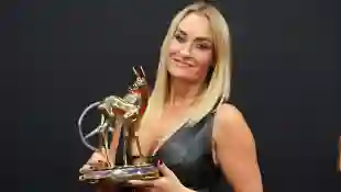 sarah connor heiß freizügig haut körper oberweite
