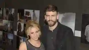 Shakira in einem sexy Outfit neben ihrem Mann Gerard Piqué