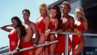 Baywatch Traci Bingham Jose Solano Gena Lee Nolin Yasmine Bleeth David Chokachi Donna D'Errico