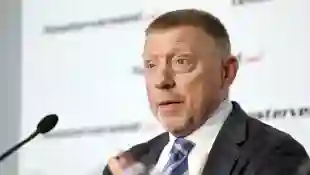 Boris Becker spricht in neuer Apple-TV+-Doku über seinen Seitensprung mit Angela Ermakova