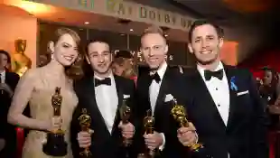 die größten Rekorde der Oscars: Schauspielerin Emma Stone und die oscarprämierten Komponisten Justin Hurwitz, Justin Paul und Benj Pasek bei den Oscars 2017