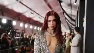 Dua Lipa bei den Grammys 2024