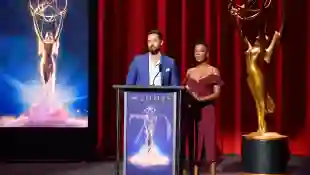 Samira Wiley und Ryan Eggold verkünden die Nominierten der Emmy Awards 2018