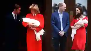Kate Middleton trug bei der Geburt des 3. Babys ein ähnliches Kleid wie Lady Diana