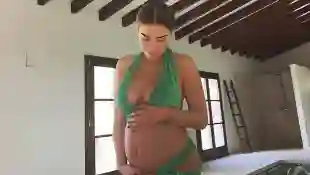 Laura Maria schwanger Babybauch Bikini