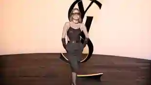 Olivia Wilde im transparenten Top bei der Pariser Fashion Week