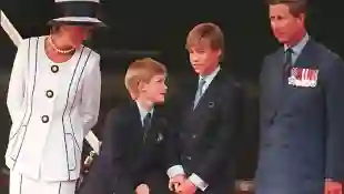 Prinzessin Diana mit Prinz Charles und ihren Söhnen William und Harry