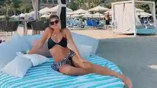 Sarah Harrison bodyshaming duenn dick bikini
