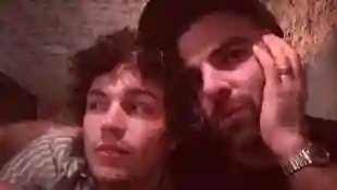 Zachary Quinto Miles McMillan Paar Homosexuell Schauspieler Maler Model super glücklich Instagram