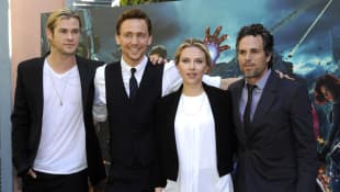 Chris Hemsworth, Tom Hiddleston, Scarlett Johansson und Mark Ruffalo