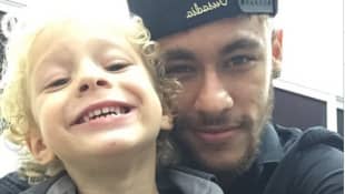 Neymar Das Ist Die Mutter Seines Sohnes Davi