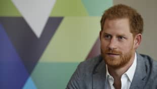 Prinz Harry soll jetzt lange Haare haben