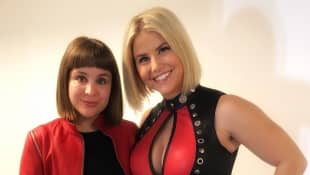 Krasse Verwandlung Bei Beatrice Egli Sie Zeigt Sich Mit Tattoos Und Schwarzen Haaren