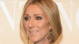 Celine Dions Hommage An Titanic Sie Tragt Kette Von Rose