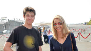 Das Ist Lisa Kudrows Sohn Julian Murray Moreover, he is the only child of his parents, lisa kudrow and his father's name is michel stern, a french advertising executive. das ist lisa kudrows sohn julian murray