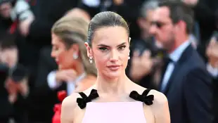 alessandra ambrosio heiß sexy unbekleidet freizügig cover vogue