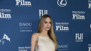 Angelina Jolie ohne BH auf Red Carpet