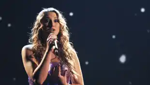 Anna-Carina Woitschack DSDS 1. Mottoshow 2011