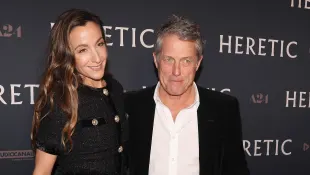 Anna Eberstein und Hugh Grant bei einer Filmpremiere in Berlin