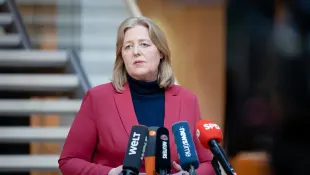 Zum 1. Juli 2026 erhöhen sich die gesetzlichen Renten um 4,24 Prozent.