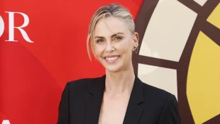 charlize theron heiß sexy freizügig bh veranstaltung