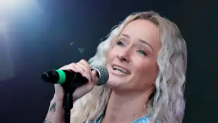 Christin Stark auftritt bühne hot heiß freizügig