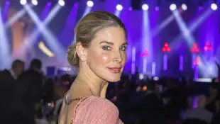 Claudelle Deckert oben ohne