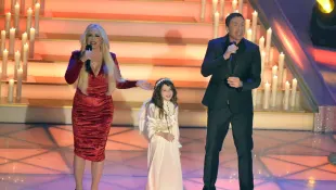 Daniela Katzenberger, Tochter Sophia und Mann Lucas Cordalis auf der Bühne im November 2022