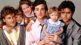 Die „Full House"-Stars: „Danny" mit seinen Töchtern und „Jesse" sowie „Joe"