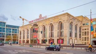 friedrichstadt palast berlin drehort der palast serie tv