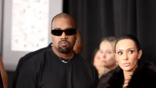 Kanye West und Bianca Censori roter teppich auftritt nackt